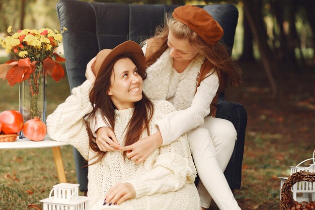 Chic and Cozy: 6 Adorable Fall Outfit Ideas for Moms