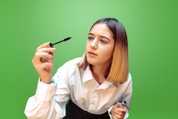 Bold Brow Styles — Say Goodbye to Overplucking!
